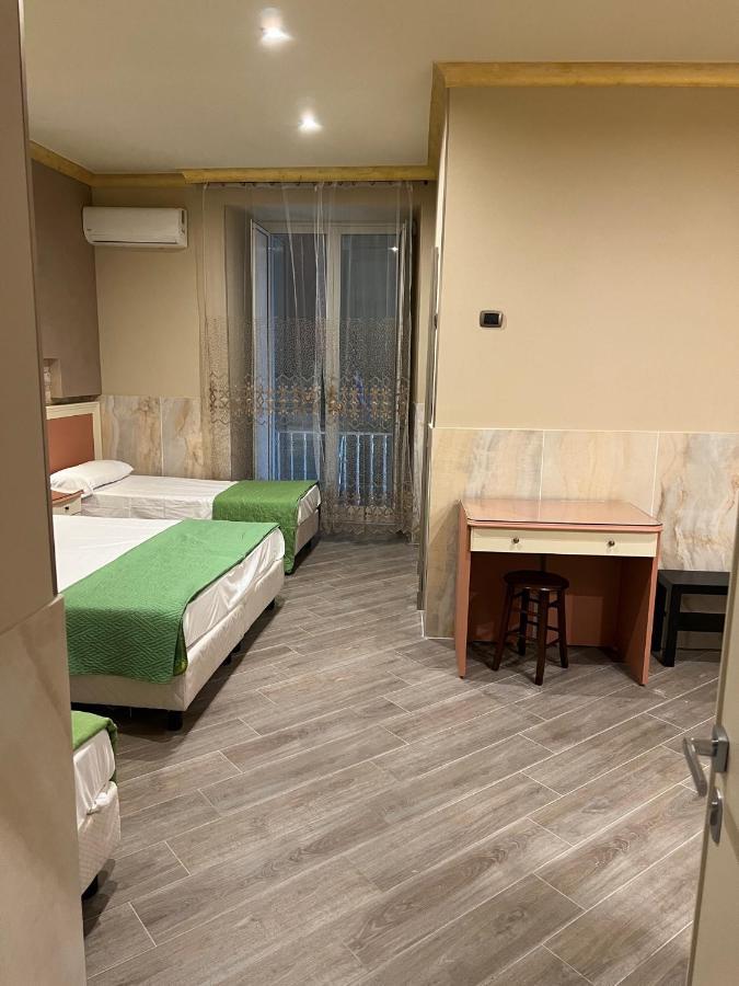Hotel Iris Наполи Екстериор снимка