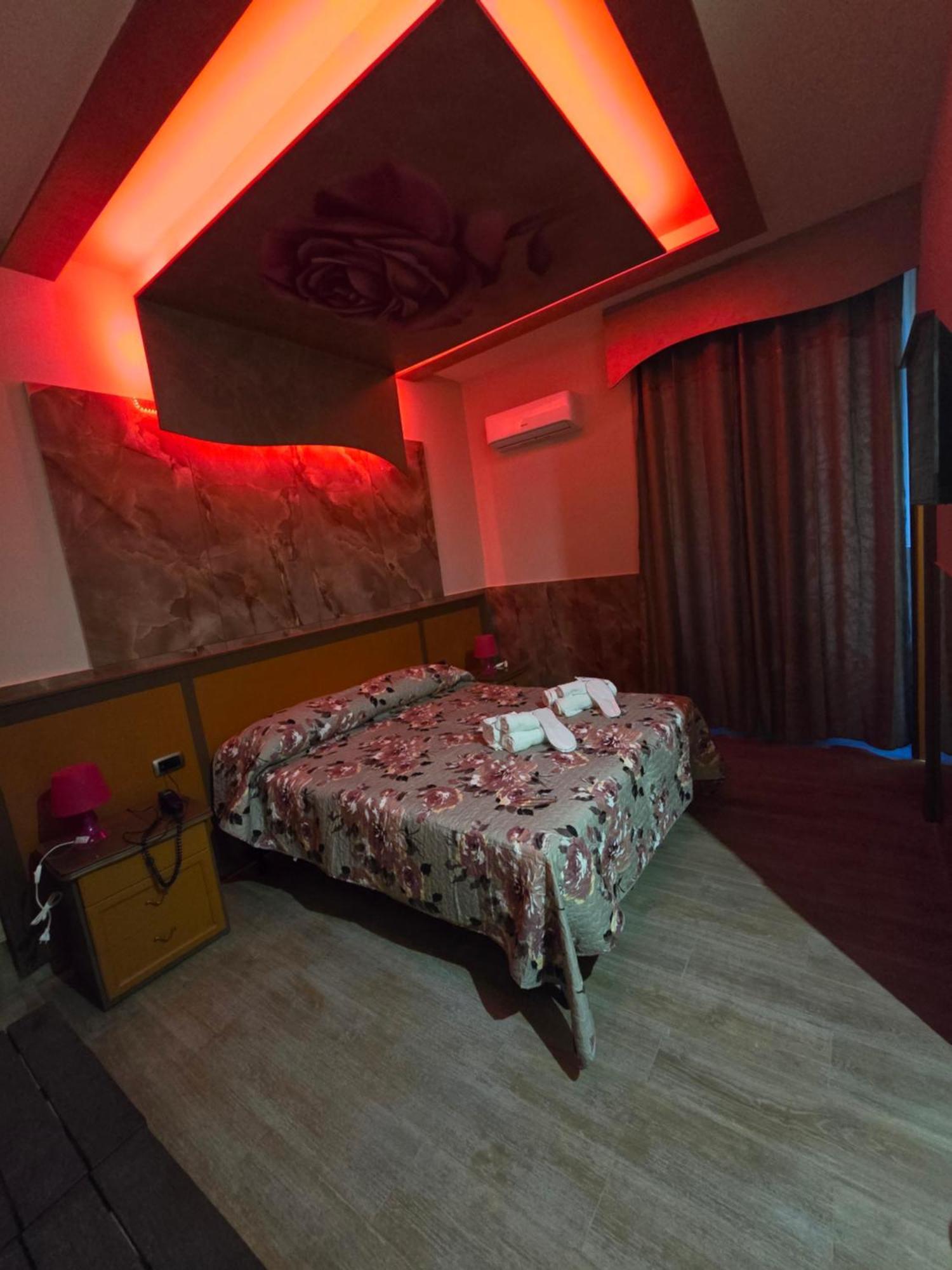 Hotel Iris Наполи Екстериор снимка