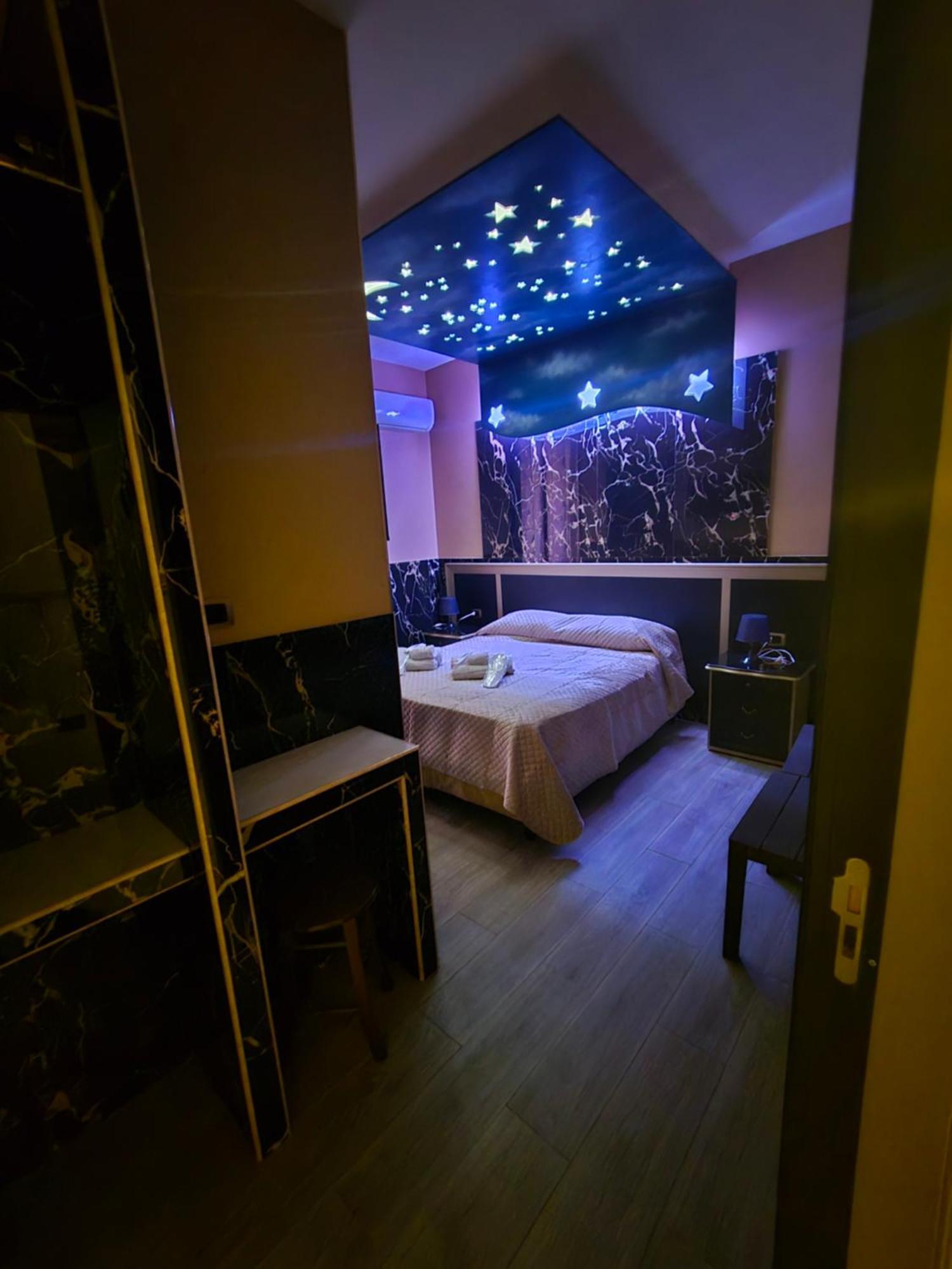 Hotel Iris Наполи Екстериор снимка