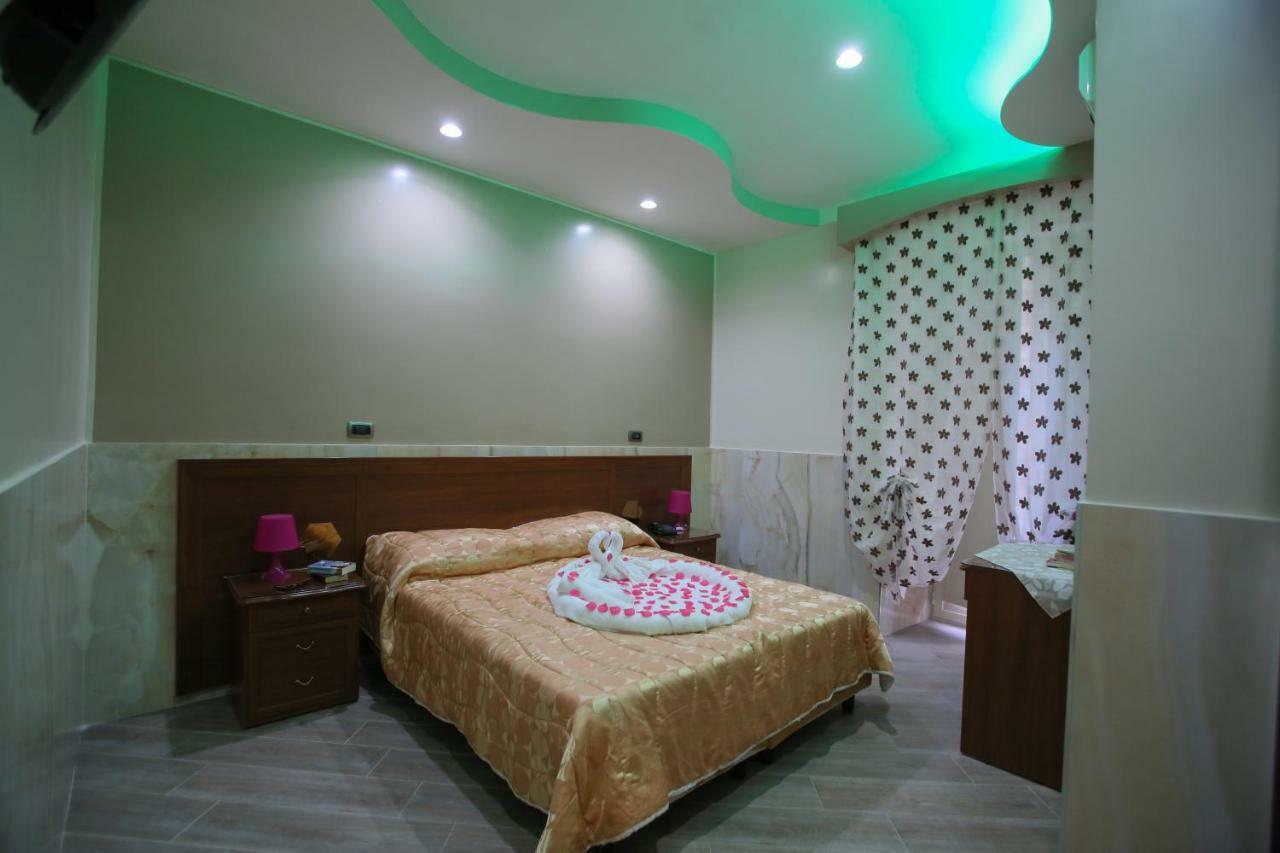 Hotel Iris Наполи Екстериор снимка