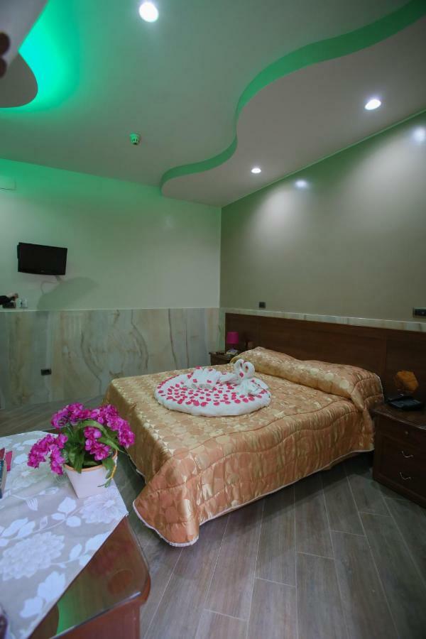 Hotel Iris Наполи Екстериор снимка